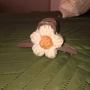 Flower claw clip